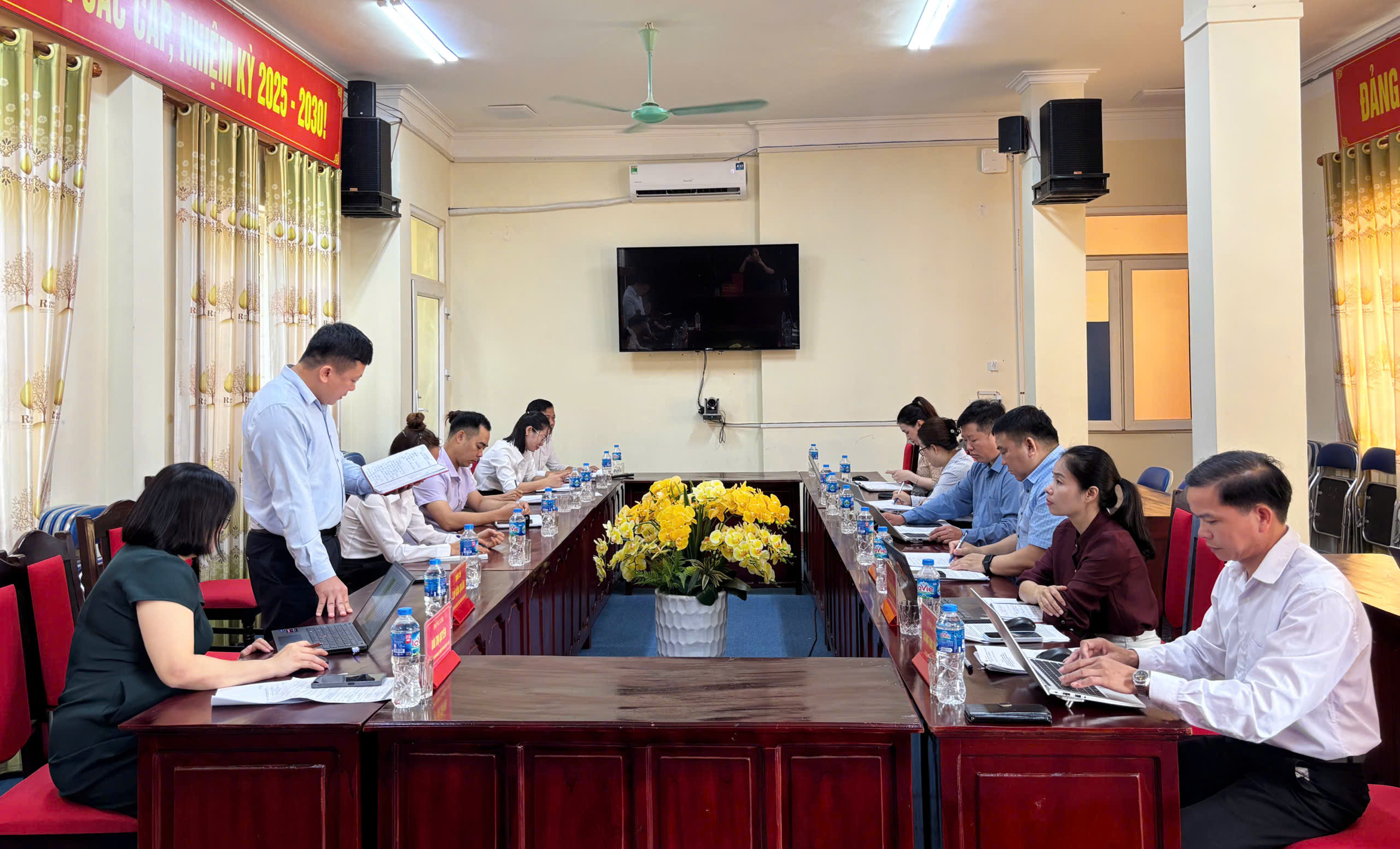 HĐND XÃ BÚNG LAO GIÁM SÁT CÔNG TÁC CẢI CÁCH HÀNH CHÍNH GẮN VỚI CHUYỂN ĐỔI SỐ